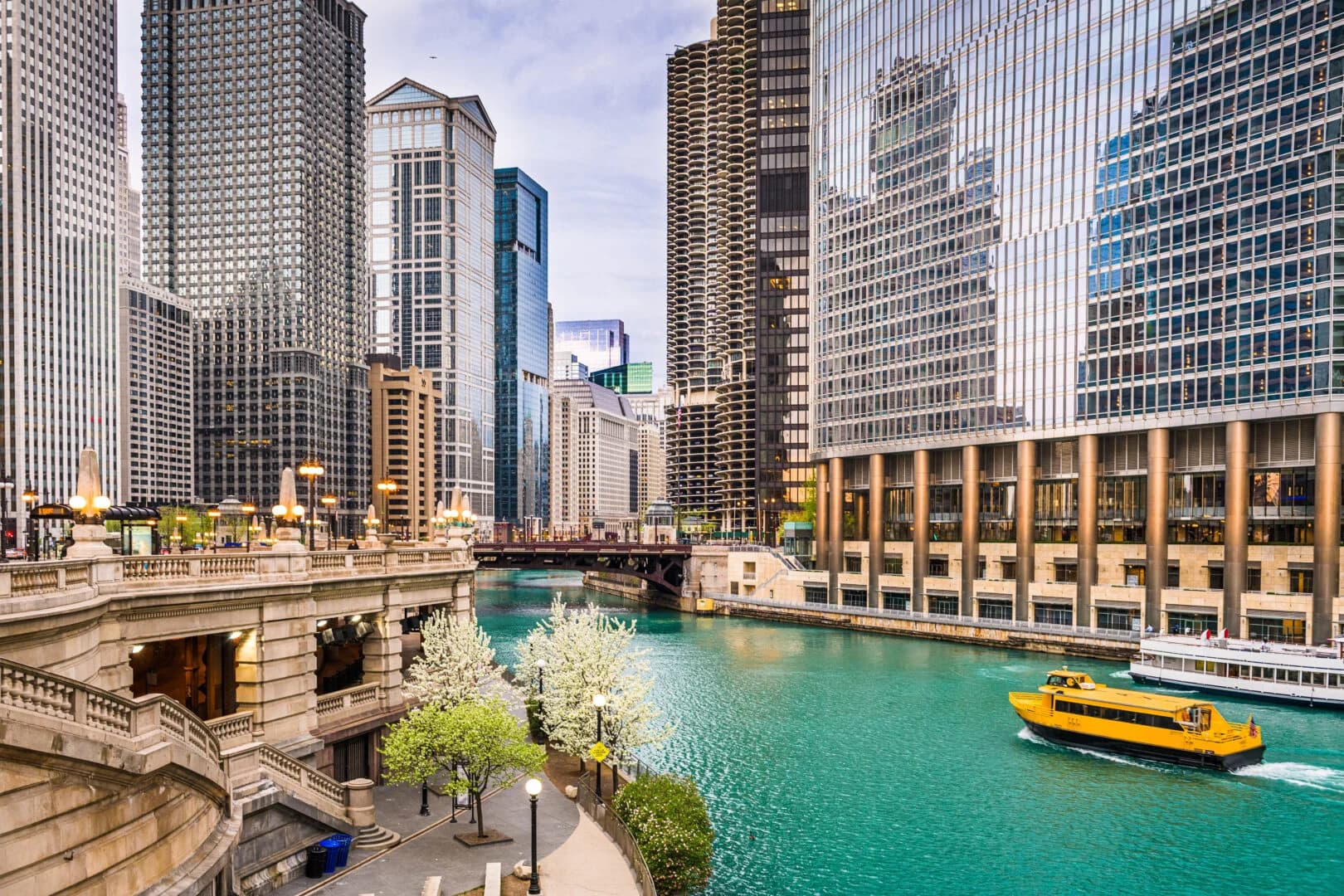 Discover Culture & History: Chicago and Milwaukee Day Trip